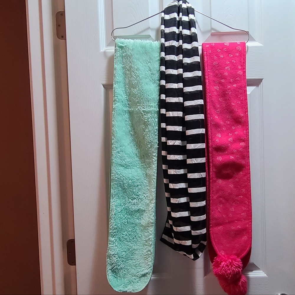 3 girl's scarfs